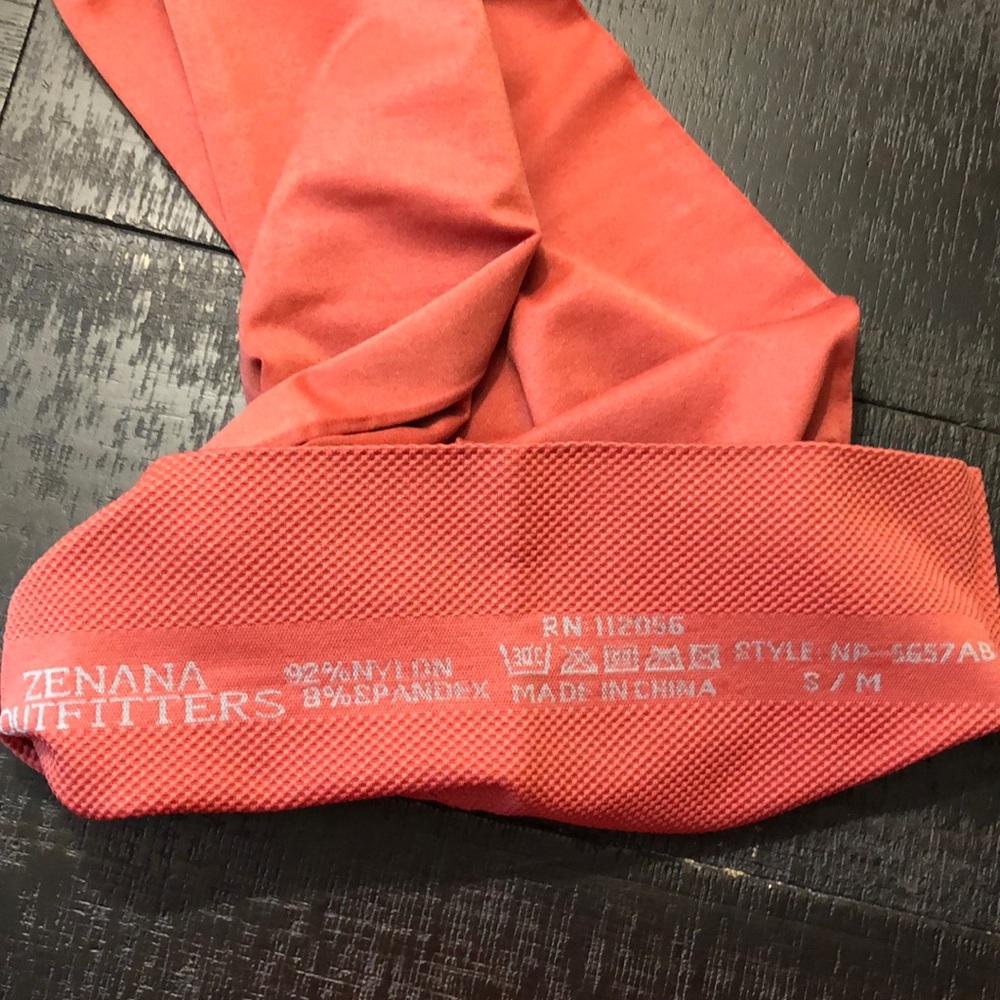 LAST PAIR NEW Zenana Outfitters Capri S/M Leggings - Picture 3 of 6